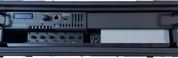 NXR-1800E М - це цифроаналоговий мобільний ретранслятор DMR у водонепроникному кейсі UHF діапазону